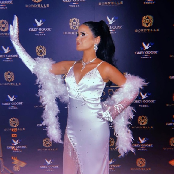 Meet your Posher, Allisha - Picture 2 of 3